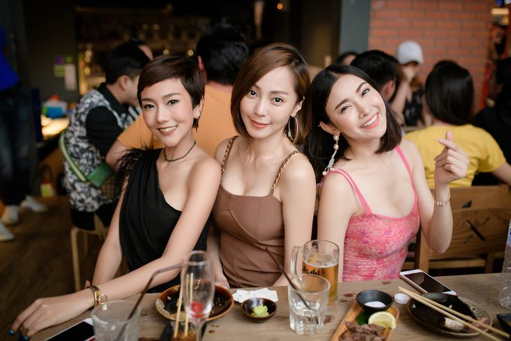 ガールズバーからリアルなつながりへ: デーティングライフをアップグレードしよう