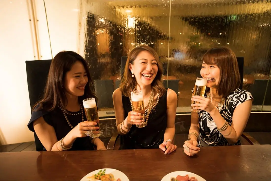 Yoitokiを使用して日本のバースタッフの女の子たちと安全に出会う方法