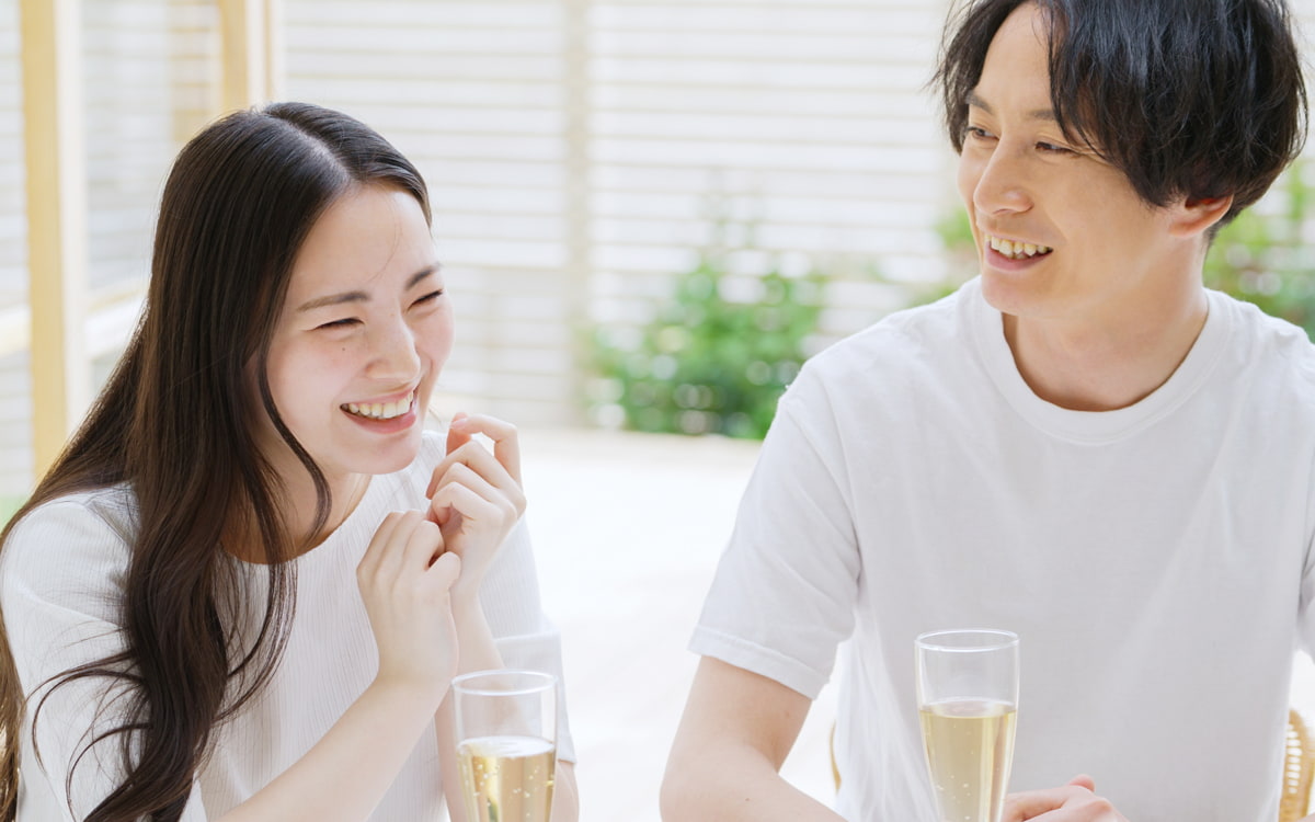 【2026保存版】与喜欢的人交谈的话题|约会・LINE也能保持对话的交流技巧